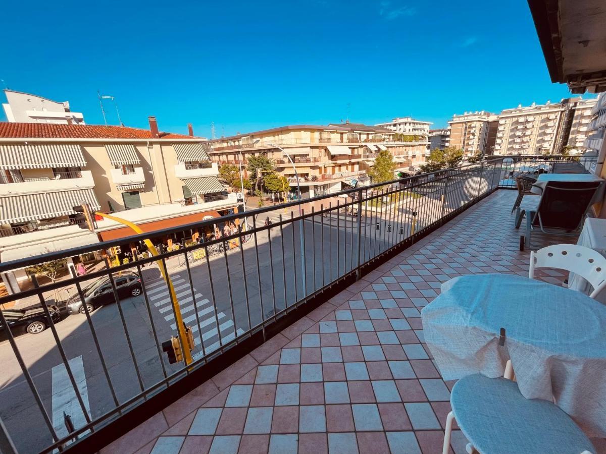 Family Apartment Piazza Milano - Jesolo 外观 照片