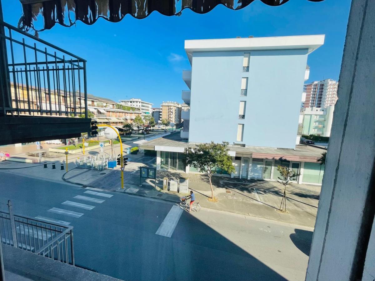 Family Apartment Piazza Milano - Jesolo 外观 照片